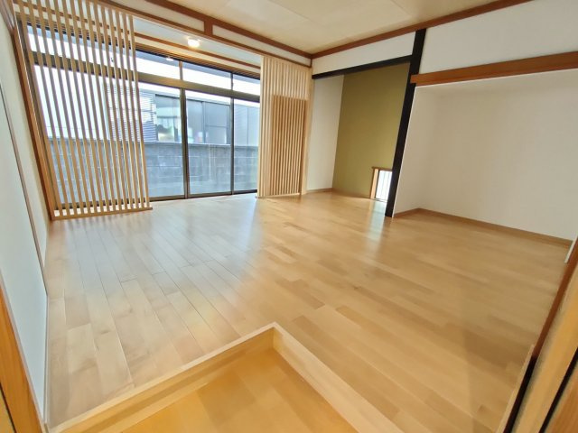 古河市東リノベーションハウスのその他|〇小上がりスペース　8帖〇
8帖の小上がりスペース♪急な来客やお泊りに来られた方への
お部屋としても使えます。
2025年11月撮影