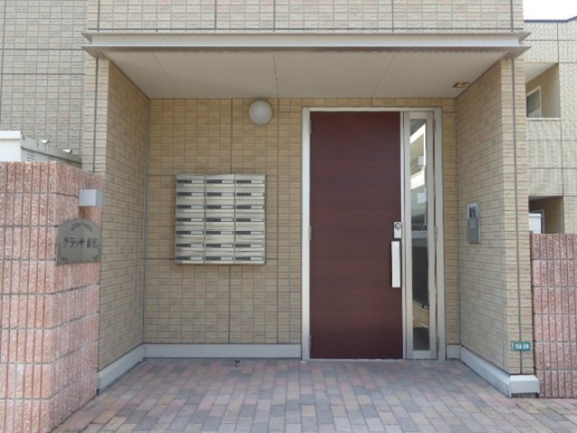 グラッサ新広のエントランス