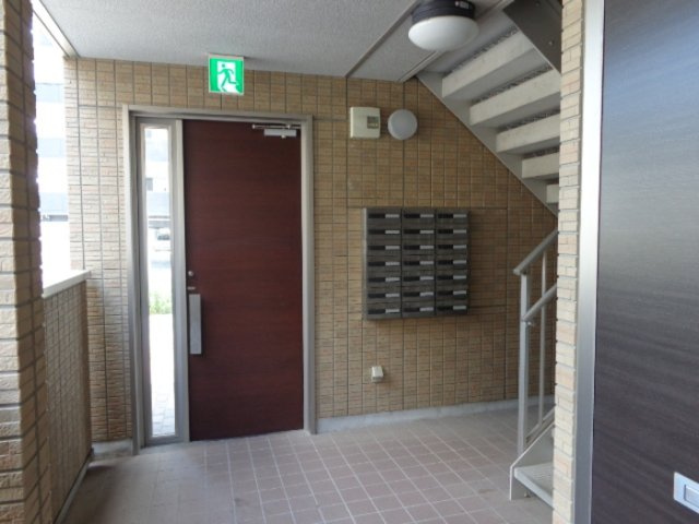 グラッサ新広のエントランス