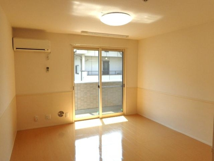 グラッサ新広の居間・リビング