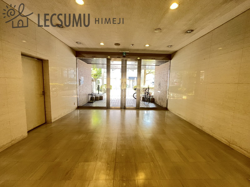 クリーンピア南大路時計台のエントランス