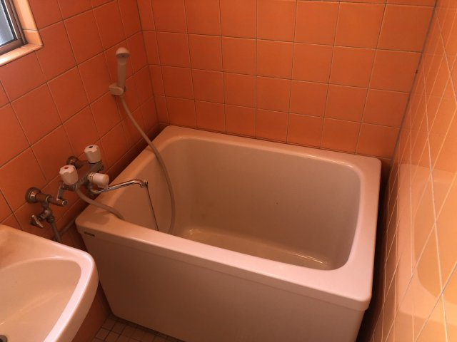 中屋ビルの浴室