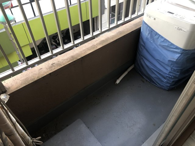 中屋ビルのバルコニー