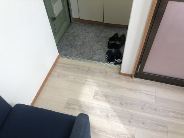 中屋ビルの玄関