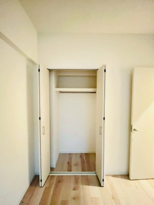 【収納】 | 京橋南コーポ１号棟 | 洋室（約5.5帖）：お部屋のクローゼット収納です。