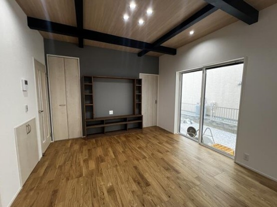 【未入居】入間郡毛呂山町市場中古住宅の居間・リビング|解放感あるLDKです！