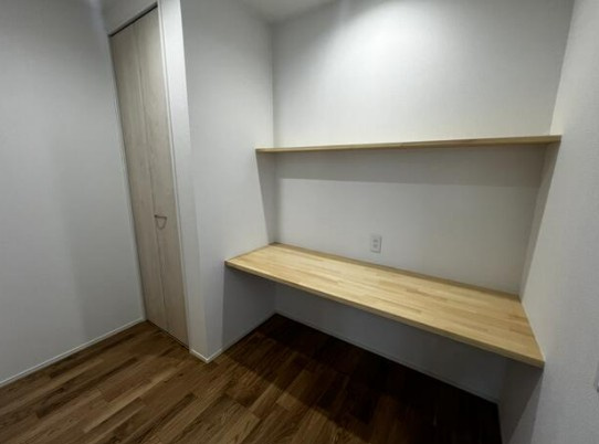 【未入居】入間郡毛呂山町市場中古住宅の洋室|1F書斎です