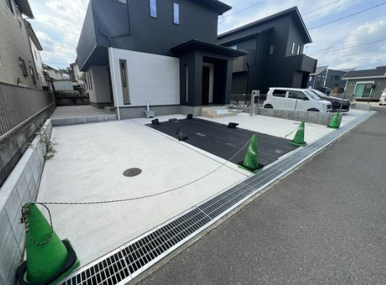 【未入居】入間郡毛呂山町市場中古住宅の駐車場|駐車場があります