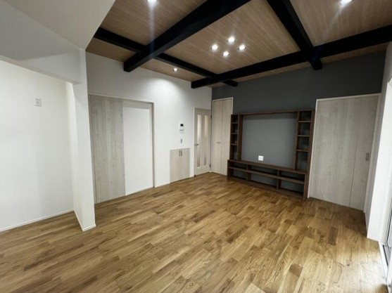 【未入居】入間郡毛呂山町市場中古住宅の居間・リビング|18帖LDKです！