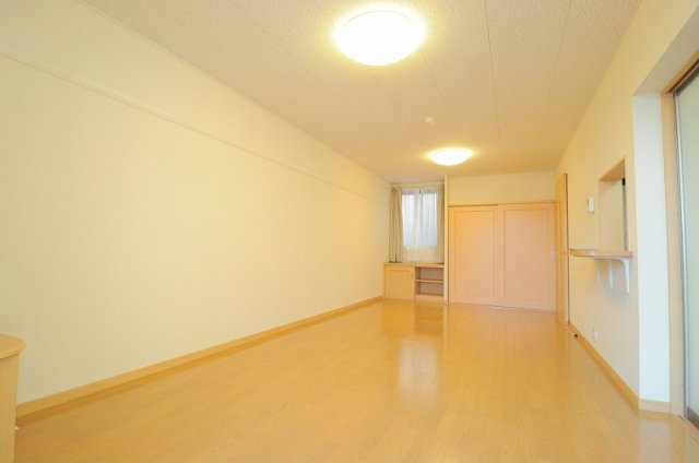 レオパレスヴィラージュＥの居間・リビング|お部屋広々快適生活！