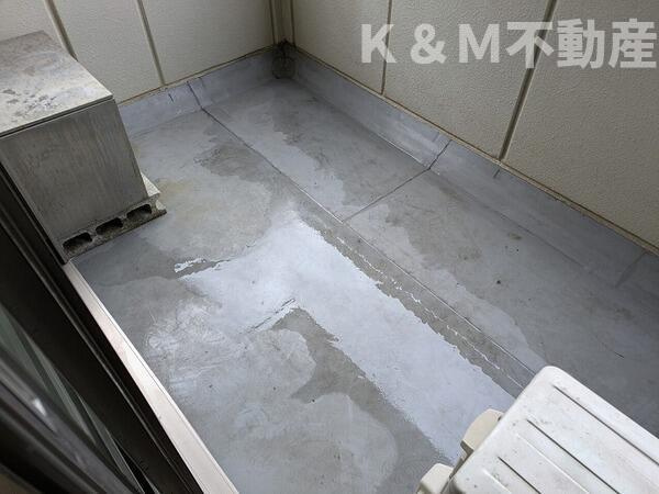 メゾンコムラのバルコニー|バルコニー付きです