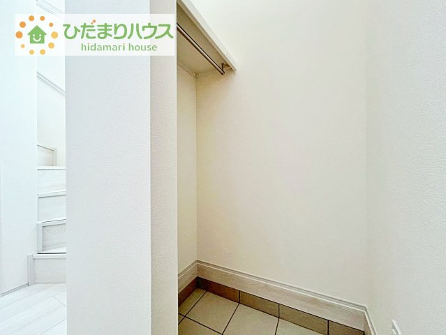 【収納】 | 牛久市さくら台1丁目4期　新築戸建　1号棟 | シューズクロークはベビーカーやゴルフバックなど、大きな荷物を置けるのでとっても便利♪
横開きの扉付きで、隠して収納出来ますね(^^)