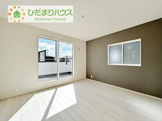 【寝室】 | 牛久市さくら台1丁目4期　新築戸建　1号棟 | バルコニーに面していて、たっぷり光りの入る明るい主寝室です！
