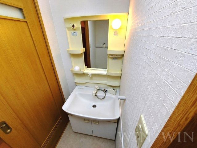 サン・フォレスト B棟の独立洗面台