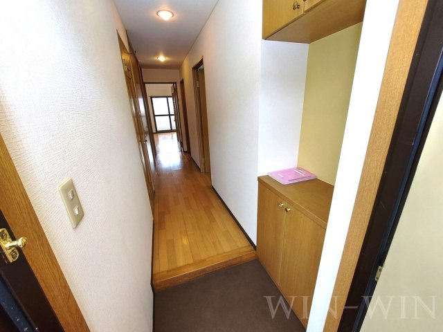 サン・フォレスト B棟の玄関