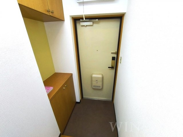 サン・フォレスト B棟の玄関