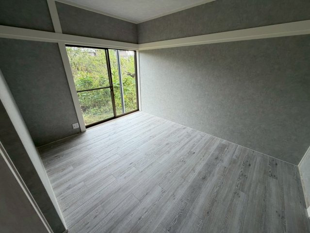 坂上町　　フルリフォーム済みの洋室