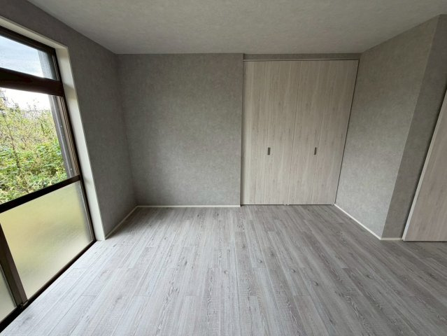 坂上町　　フルリフォーム済みの洋室