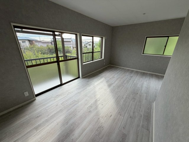 坂上町　　フルリフォーム済みの洋室