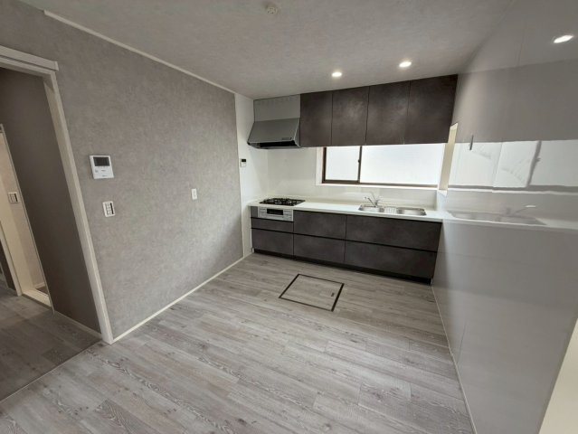 坂上町　　フルリフォーム済みのキッチン