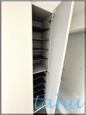 Ludens椎名町の玄関