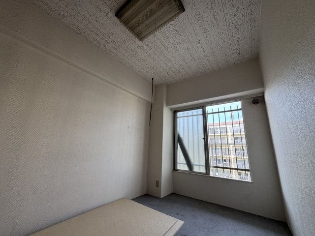 －三丁目不動産-　本庄スカイハイツB棟4階　EV付の内装