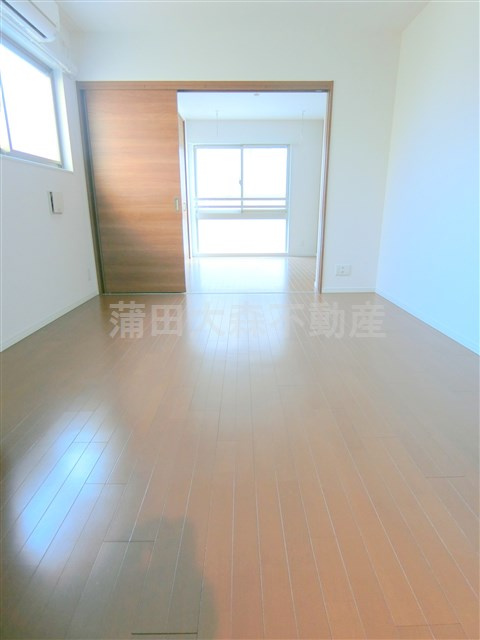 ウェルスクエアイズム蒲田@仲介手数料無料の居間・リビング