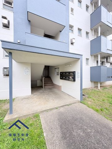 下大利団地27のエントランス