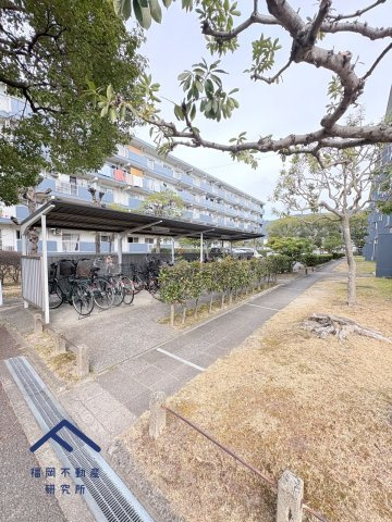 下大利団地27の駐車場