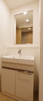 【独立洗面台】 | コンフォリア本駒込一丁目 | 朝の支度にも助かる、独立の洗髪洗面化粧台