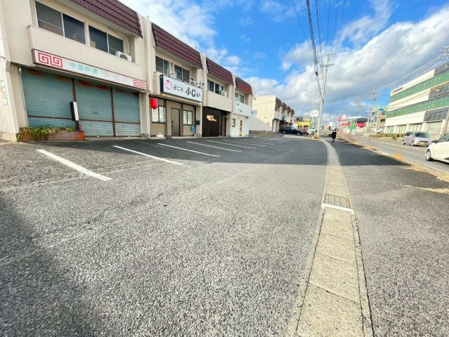 イタクラ店舗の駐車場