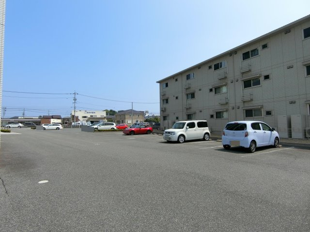 スカイマンションFの駐車場