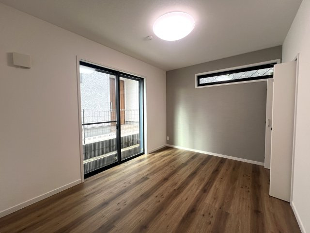 全室６帖超え！開けた眺望に気分も上々⤴旭区川井本町 新築戸建の洋室|きれいな洋室です