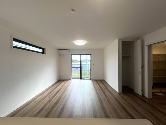 全室６帖超え！開けた眺望に気分も上々⤴旭区川井本町 新築戸建の居間・リビング|こちらの居間で趣味の時間をお楽しみください