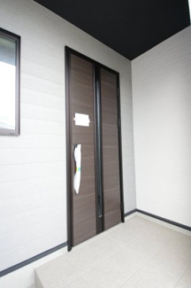 【玄関】 | 【仲介手数料無料！！】八王子市長沼町　新築戸建て（全7棟）1号棟　3999万円