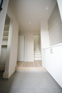 【玄関】 | 【仲介手数料無料！！】八王子市長沼町　新築戸建て（全7棟）1号棟　3999万円