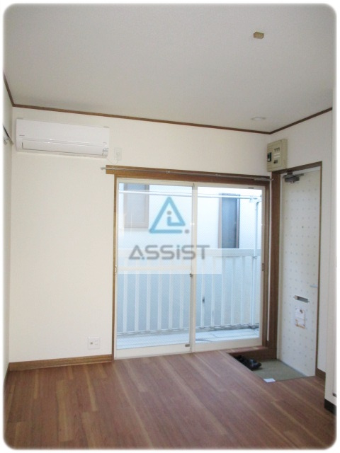 ローズハイツの居間・リビング