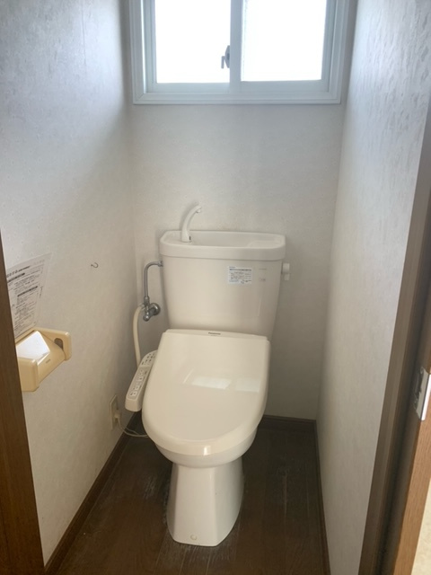 シティパレスB棟のトイレ|落ち着いた色調のトイレです