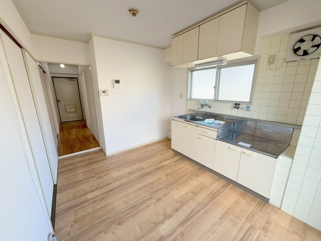 ハイツロイヤルの居間・リビング