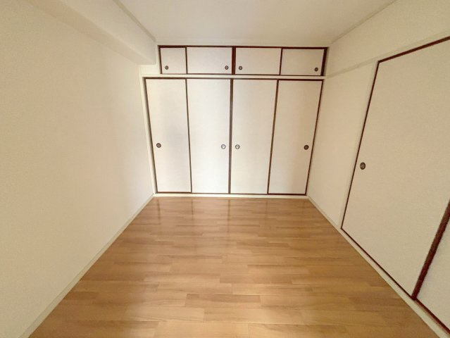 ハイツロイヤルの洋室