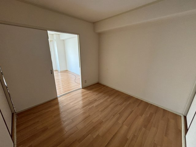 ハイツロイヤルの洋室