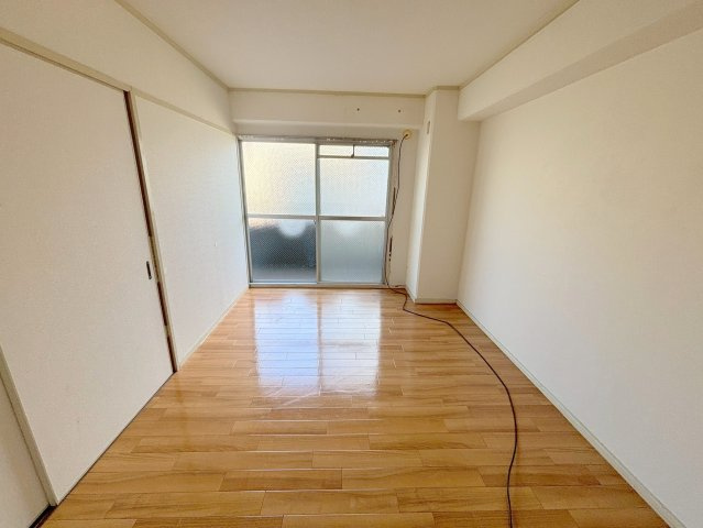 ハイツロイヤルの洋室