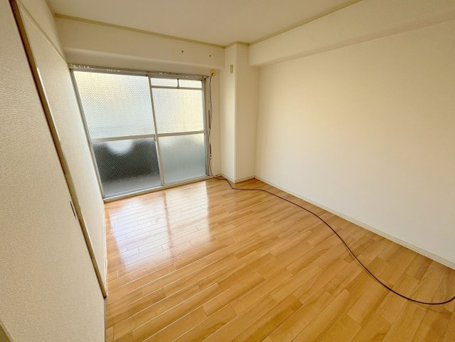 ハイツロイヤルの洋室