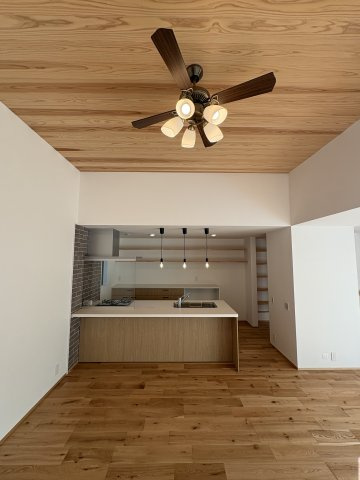 Green Life in 鎌倉梶原 – 光と庭の家のキッチン