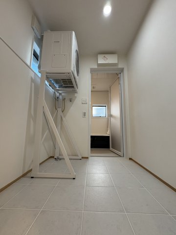 Green Life in 鎌倉梶原 – 光と庭の家の洗面所