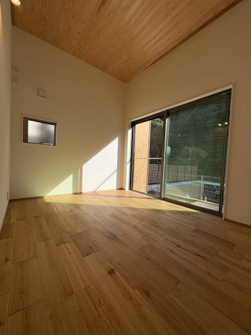 Green Life in 鎌倉梶原 – 光と庭の家の洋室