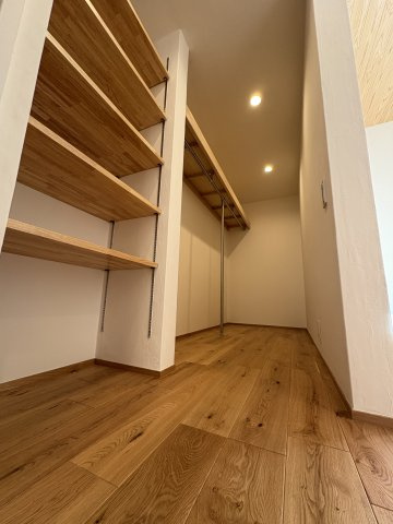 Green Life in 鎌倉梶原 – 光と庭の家の洋室