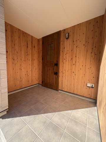 Green Life in 鎌倉梶原 – 光と庭の家の玄関