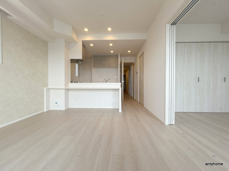 スプランディッド大阪NAMBA LINE 仲介手数料無料の居間・リビング