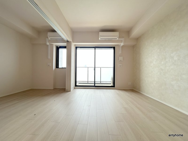 スプランディッド大阪NAMBA LINE 仲介手数料無料の居間・リビング